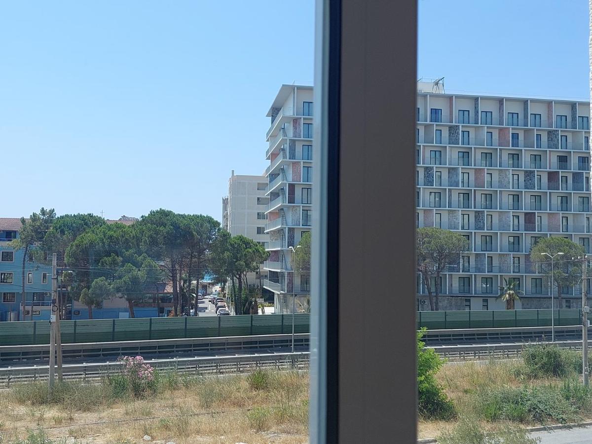 Golden Beach Apartments Durrës Exteriör bild